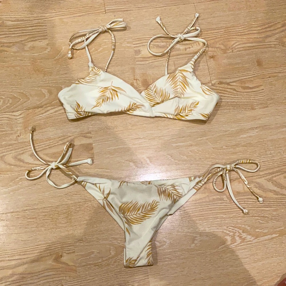 NWOT Billabong bikini